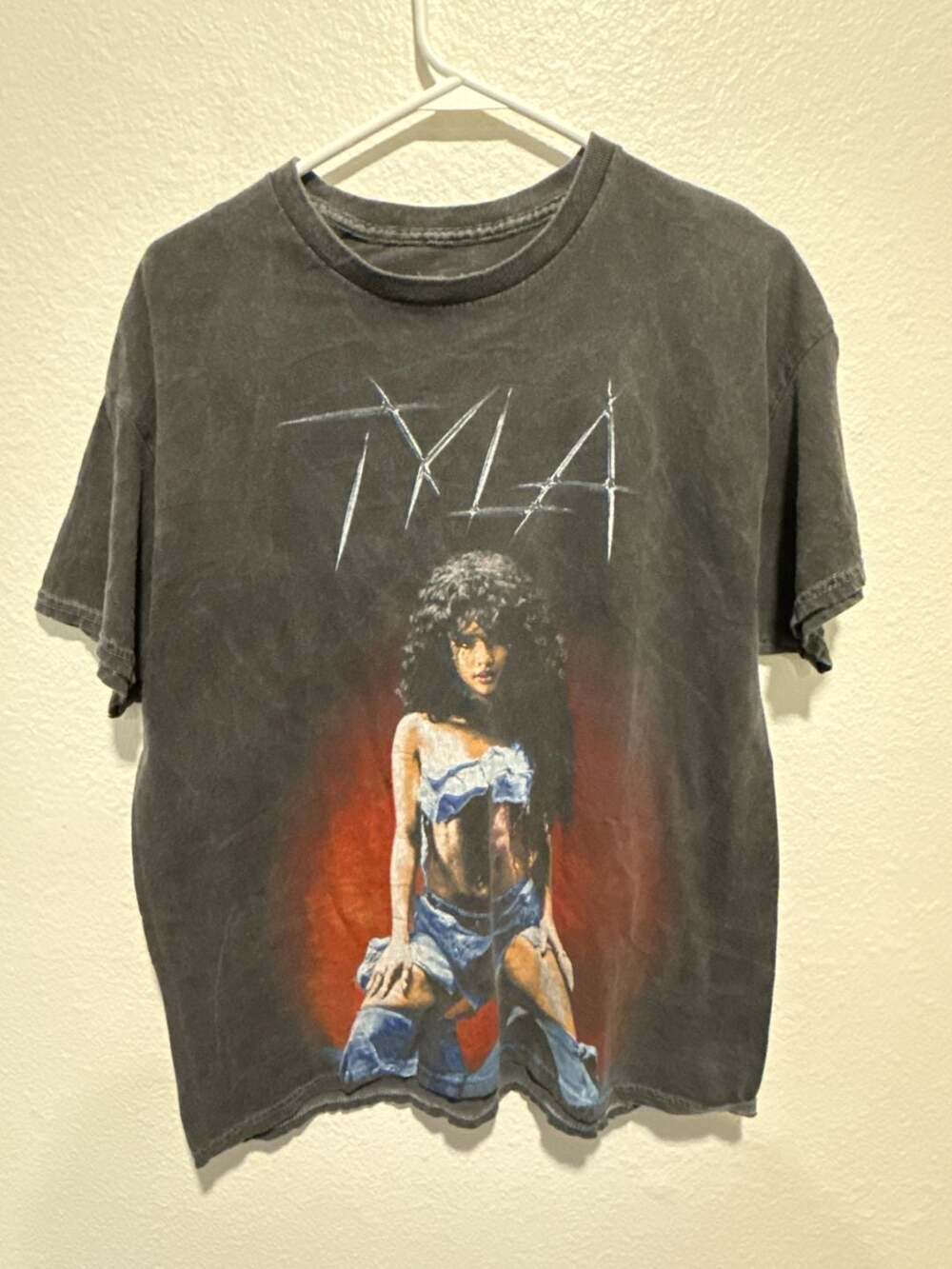 Tyla Graphic T-Shirt Size Medium